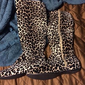 Leopard Zip up boots